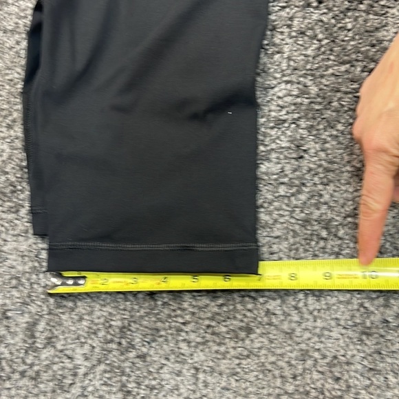 Victoria’s Secret on point live stretch black biker shorts women’s size S or M? - Picture 9 of 10